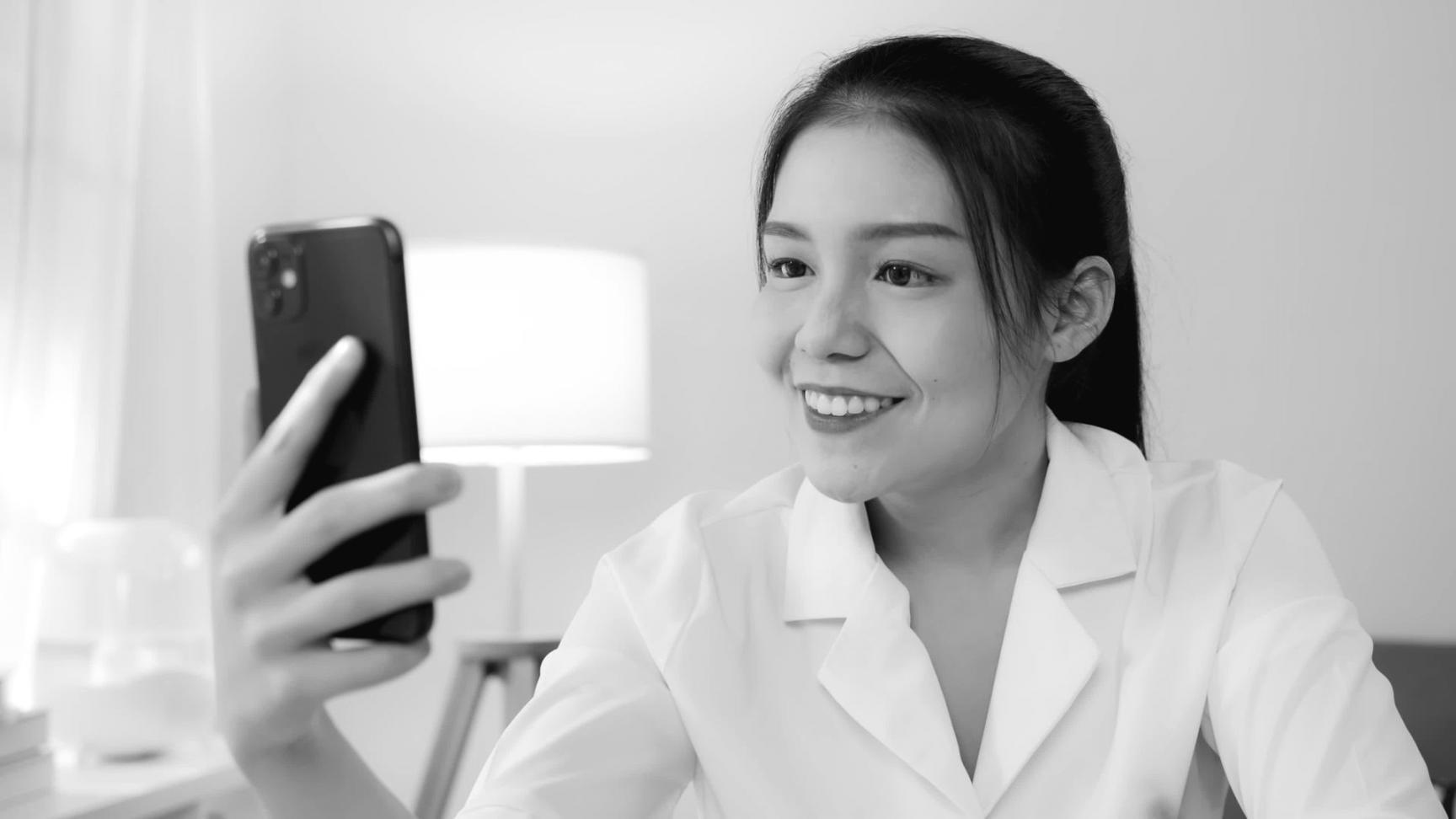 Students collaborating in an online learning session